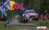 Sébastien Loeb con el Citroën DS3 WRC en el Rally de Finlandia 2012, puntuable para el Campeonato del Mundo de Rallyes WRC.