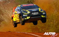 Tanner Foust con el Ford Fiesta ST RX43 durante una prueba puntuable para el Campeonato Global de Rallycross "X Games".