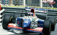Gianni Morbidelli ajustando la trazada en el circuito de Montecarlo al volante del Footwork-Ford FA15, durante el Gran Premio de Mónaco de Fórmula 1 de 1994.