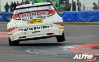 Gordon Shedden con el Honda Civic 2000 NGTC durante la prueba disputada en el circuito de Donington Park, puntuable para el Campeonato Británico de Turismos BTCC 2012.
