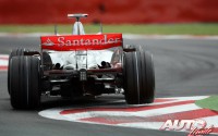 Fernando Alonso al volante del McLaren MP4/22 durante el Gran Premio de Francia de Fórmula 1 de 2007, disputado en el circuito de Magny Cours.