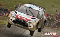 Mikko Hirvonen con el Citroën DS3 WRC en el Rally de Gales 2013, puntuable para el Campeonato del Mundo de Rallyes "WRC".