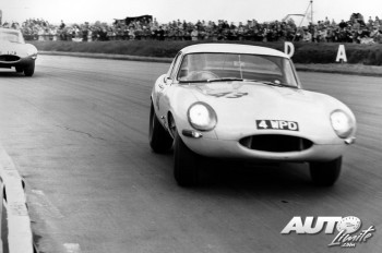 02_Jaguar-E-Type-Lightweight_Silverstone-1963