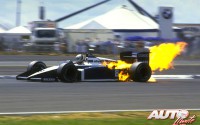 Andrea de Cesaris tras romper el motor de su Brabham-BMW BT56 1.5 Turbo, durante el GP de Gran Bretaña de 1987, disputado en el circuito de Silverstone.
