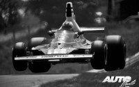 Clay Regazzoni despegando con su Ferrari 312 T 3.0 F12 (bóxer) durante el GP de Alemania de 1975, disputado en el trazado largo de Nürburgring.