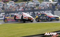 Colin Turkington (BMW 125i M Sport NGTC nº 29), Matt Neal (Honda Civic 2000 NGTC nº 2) y Andrew Jordan (Honda Civic 2000 NGTC nº 77) durante la prueba disputada en el circuito de Oulton Park, puntuable para el Campeonato Británico de Turismos BTCC 2013.