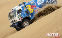 Dmitry Sotnikov (Kamaz) en la 9ª etapa del Rally Dakar 2015, disputada entre las localidades chilenas de Iquique y Calama.
