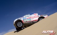 Marek Dabrowski con el Toyota Hilux V8 en la 6ª etapa del Rally Dakar 2015, disputada entre las localidades chilenas de Antofagasta e Iquique.