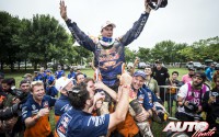 Marc Coma celebra en la llegada a Baradero (Argentina) su victoria en el Rally Dakar 2015.