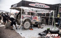 Asistencias del Qatar Rally Team en el vivac de Calama, al finalizar la 9ª etapa del Rally Dakar 2015.