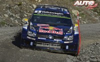 Andreas Mikkelsen al volante del Volkswagen Polo R WRC durante el Rally de Montecarlo 2015, puntuable para el Campeonato del Mundo de Rallyes "WRC".