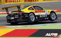 Philipp Eng al volante del Porsche 911 GT3 Cup, durante la carrera disputada en el circuito de Hockenheim (Alemania), en una prueba puntuable para la Porsche Supercup 2014.
