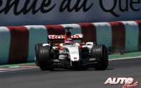 Takuma Sato al volante del BAR-Honda 006, durante el Gran Premio de Canadá de Fórmula 1 2004, disputado en el circuito Gilles Villeneuve de Montreal.