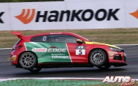 Yann Ehrlacher al volante del Volkswagen Scirocco R Cup, durante la carrera disputada en el circuito de Nürburgring (Alemania), en una prueba puntuable para la Volkswagen Scirocco R Cup 2013.