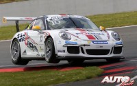 Robert Lukas al volante del Porsche 911 GT3 Cup, durante la carrera disputada en el circuito de Oschersleben (Alemania), en una prueba puntuable para la Porsche Carrera Cup de Alemania 2014.