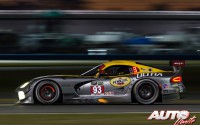 El SRT Viper GTS-R pilotado por Rob Bell, Kuno Wittmer y Jonathan Bomarito durante las 24 Horas de Daytona 2014, puntuable para el Campeonato Tudor United SportCar americano.