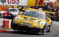 Philipp Eng al volante del Porsche 911 GT3 Cup, durante la prueba disputada en el circuito urbano de Mónaco, puntuable para la Porsche Supercup 2014.