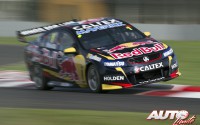 Jamie Whincup al volante del Holden Commodore VF, durante la prueba disputada en el circuito de Pukekohe Park Raceway de Auckland (Nueva Zelanda), puntuable para el Campeonato V8 Supercars 2014 de Australia.