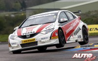 Matt Neal al volante del Honda Civic 2000 NGTC, durante la prueba disputada en el circuito de Thruxton, puntuable para el Campeonato Británico de Turismos "BTCC" 2012.