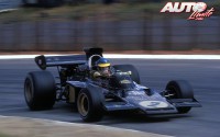 Ronnie Peterson, al volante del Lotus-Ford Cosworth 72E, en una prueba del Campeonato del Mundo de Fórmula 1 de 1973.