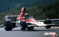 Mario Andretti, al volante del Parnelli-Ford Cosworth VJP4, durante el Gran Premio de Alemania de 1975, disputado en el circuito de Nürburgring-Nordschleife.