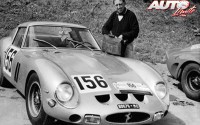 Henri Oreiller junto al Ferrari 250 GTO Berlinetta en el Tour de France Automobile de 1962.
