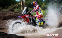 Joan Barreda, a los mandos de su Honda CRF 450 Rally, durante la etapa prólogo del Rally Dakar 2016, disputada en Arrecifes (Argentina)