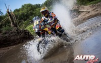 Jordi Viladoms, a los mandos de su KTM 450 Rally Réplica, durante la etapa prólogo del Rally Dakar 2016, disputada en Arrecifes (Argentina).