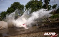 Giniel De Villiers, al volante del Toyota Hilux V8, durante la etapa prólogo del Rally Dakar 2016, disputada en Arrecifes (Argentina).