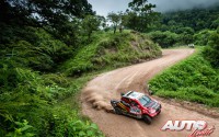 Giniel De Villiers, al volante del Toyota Hilux V8, durante la etapa 3 del Rally Dakar 2016, disputada entre Termas de Río Hondo y San Salvador de Jujuy.