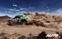 Erik Van Loon, al volante del Mini ALL4 Racing, durante la etapa 6 del Rally Dakar 2016, disputada en Uyuni.