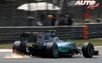 Nico Rosberg, al volante del Mercedes AMG F1 W06 Hybrid, durante el Gran Premio de China de 2015, disputado en el Circuito Internacional de Shanghai.