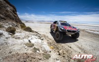 Stéphane Peterhansel, al volante del Peugeot 2008 DKR16, durante la etapa 6 del Rally Dakar 2016, disputada en Uyuni.