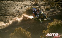 Toby Price, a los mandos de su KTM 450 Rally, durante la etapa 7 del Rally Dakar 2016, disputada entre Uyuni y Salta.