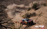Carlos Sainz, al volante del Peugeot 2008 DKR16, durante la etapa 9 del Rally Dakar 2016, disputada en un bucle trazado entre Belén y Belén.