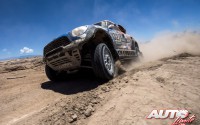 Jakub Przygonski, al volante del Mini ALL4 Racing, durante la etapa 11 del Rally Dakar 2016, disputada entre La Rioja y San Juan.