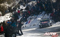 Sébastien Ogier, al volante del Volkswagen Polo R WRC, durante el Rallye de Montecarlo 2016, puntuable para el Campeonato del Mundo de Rallyes WRC.