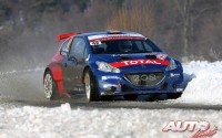 José Antonio Suárez, al volante del Peugeot 208 T16 WRC2, durante el Rallye de Montecarlo 2016, puntuable para el Campeonato del Mundo de Rallyes WRC.