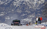 Sébastien Ogier, al volante del Volkswagen Polo R WRC, durante el Rallye de Montecarlo 2016, puntuable para el Campeonato del Mundo de Rallyes WRC.