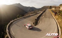 Stéphane Lefebvre, al volante del Citroën DS3 WRC, durante el Rallye de Montecarlo 2016, puntuable para el Campeonato del Mundo de Rallyes WRC.
