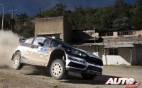 Ott Tanak, al volante del Ford Fiesta RS WRC, durante el Rallye de México 2016, puntuable para el Campeonato del Mundo de Rallyes WRC.