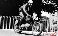 Jock West, a los mandos de una BMW, durante el Tourist Trophy Senior TT de la Isla de Man (1939).
