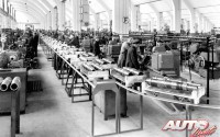El ejército Nazi obligó a trabajos forzados en las factorías de BMW durante la II Guerra Mundial (1942).