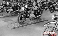 Fabricación de la BMW R 24 (1948), la primera motocicleta de BMW en la postguerra.