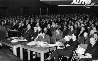 Junta general anual de BMW en 1959, donde no se dio el visto bueno a ser comprados por Daimler-Benz.