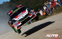 Nicolás Fuchs al volante del Skoda Fabia R5 WRC2, durante el Rally de Argentina 2016, puntuable para el Campeonato del Mundo de Rallyes WRC2 2016.