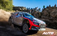 Hayden Paddon al volante del Hyundai i20 WRC, vencedor del Rally de Argentina 2016, puntuable para el Campeonato del Mundo de Rallyes WRC 2016.