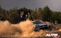 Jari-Matti Latvala al volante del Volkswagen Polo R WRC, durante el Rally de Italia/Cerdeña 2016, puntuable para el Campeonato del Mundo de Rallyes WRC 2016.