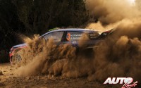 Hayden Paddon al volante del Hyundai i20 WRC, durante el Rally de Italia/Cerdeña 2016, puntuable para el Campeonato del Mundo de Rallyes WRC 2016.