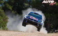 Sébastien Ogier al volante del Volkswagen Polo R WRC, durante el Rally de Italia/Cerdeña 2016, puntuable para el Campeonato del Mundo de Rallyes WRC 2016.